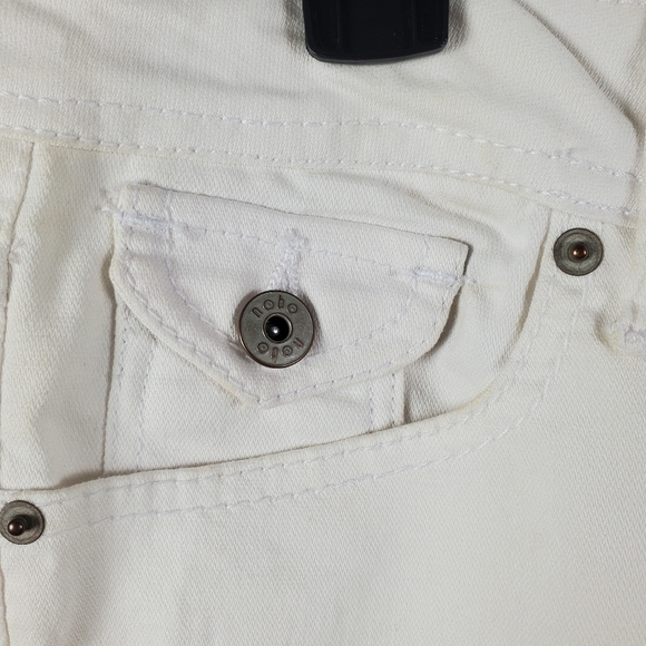 NWT No Boundaries 5 Pocket Capri Jeans, 15, White - Picture 2 of 13